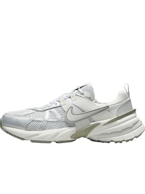 Nike V2K Running Shoes in Photon Dust/Light Silver/White size 9